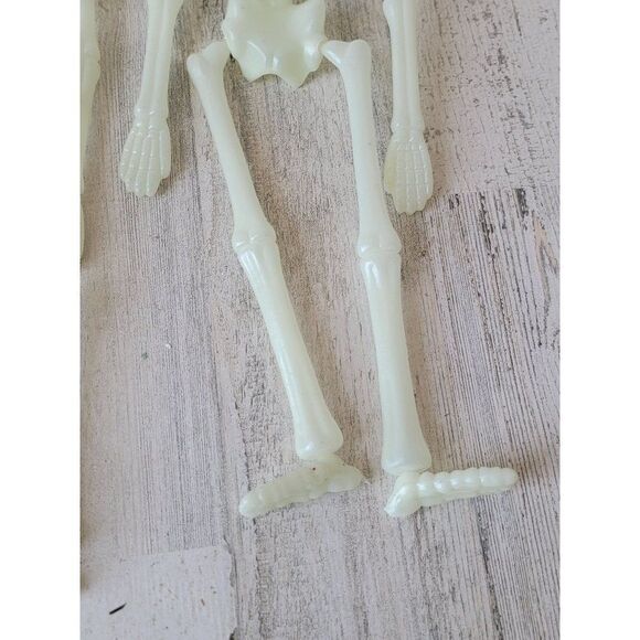 Plastic glow in dark hanging skeleton set Halloween prop - Picture 8 of 11